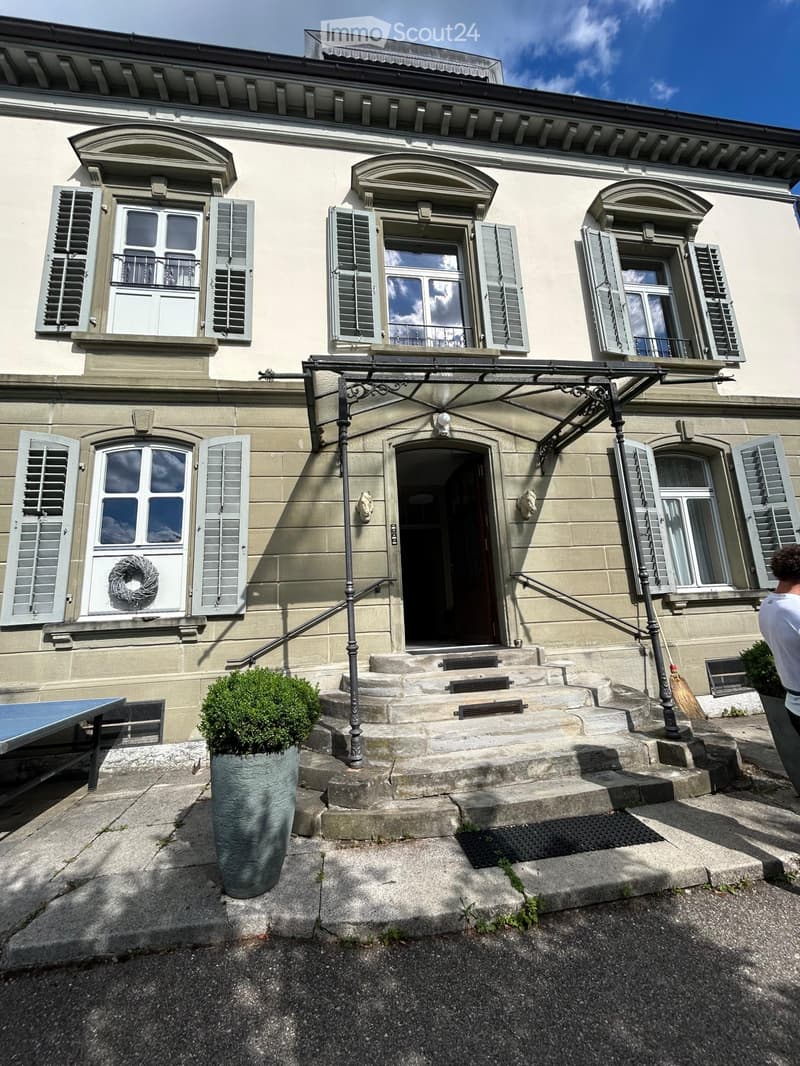 5,5-Zimmer-Wohnung mit 150 m²: Altbaucharme in bester Lage (1)