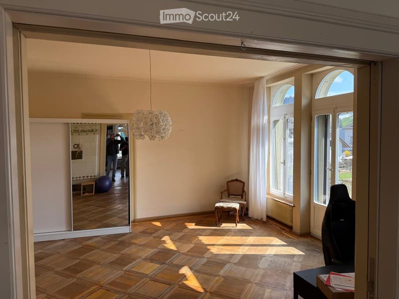 5,5-Zimmer-Wohnung mit 150 m²: Altbaucharme in bester Lage (4)