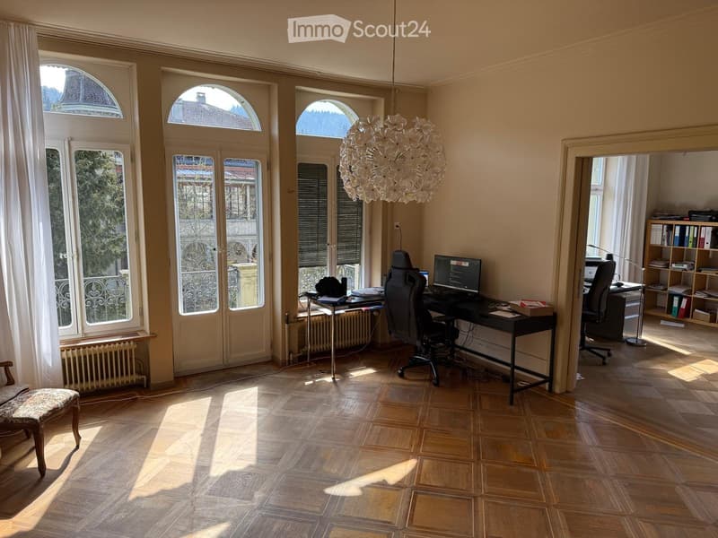 5,5-Zimmer-Wohnung mit 150 m²: Altbaucharme in bester Lage (3)