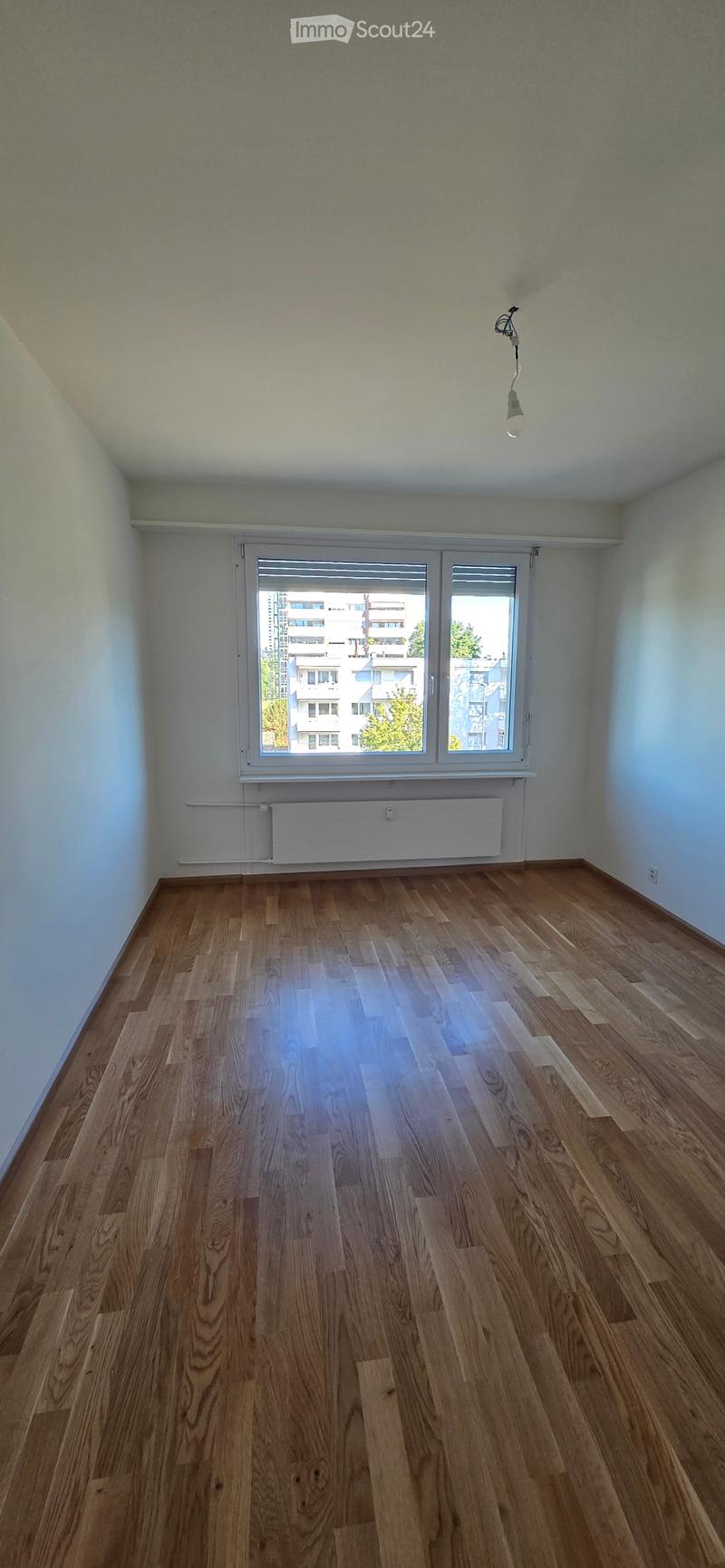 Per sofort 3.5 Z. Wohnung mit herrlicher Aussicht und Garage (4)