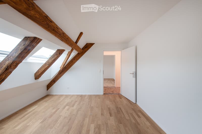4.5 Zimmer Dachwohnung mit Galerie in Bauernhaus (2)