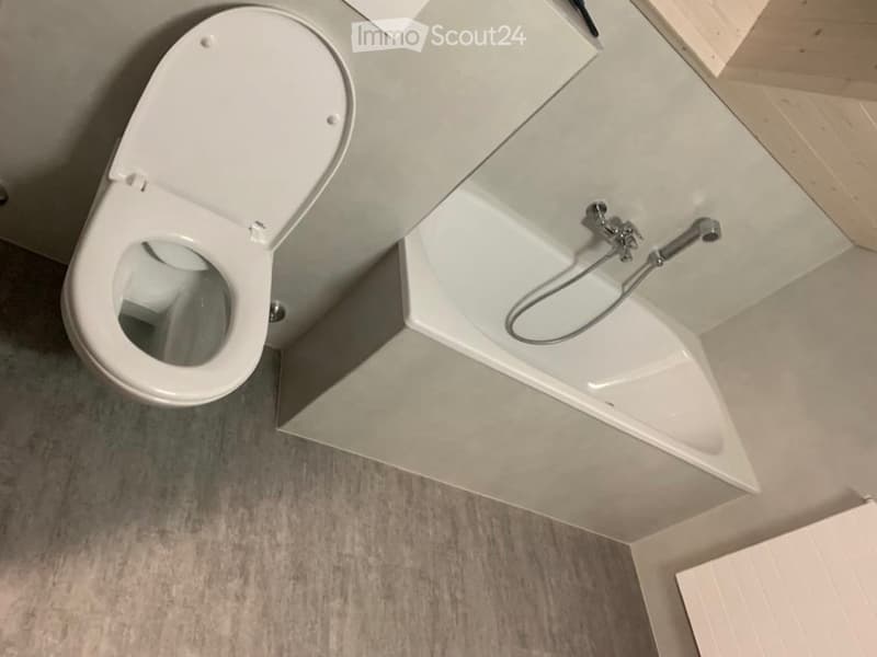 zu vermieten: 4.5-Zimmer-Wohnung, 2. OG (5)