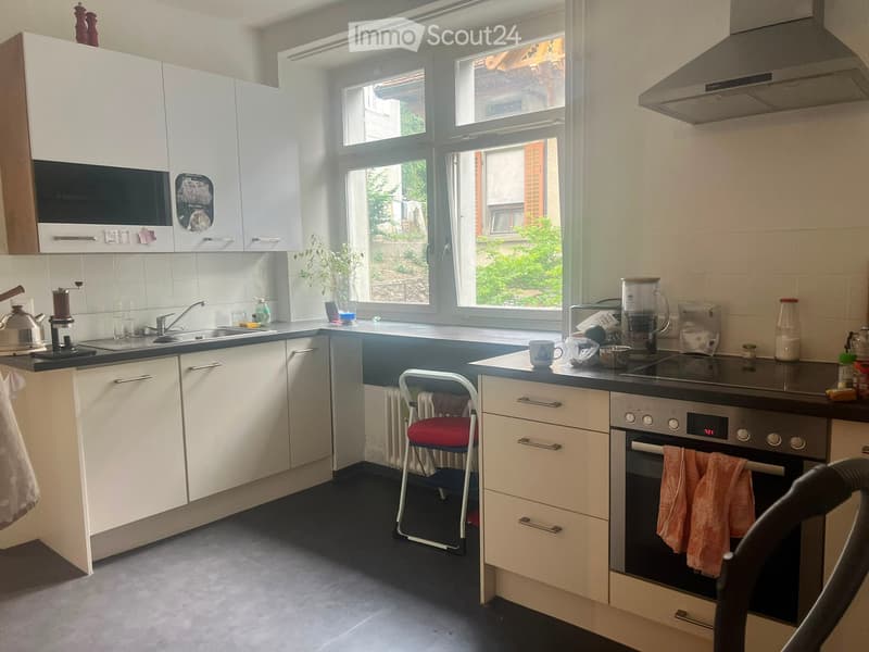 Wunderschöne, helle Altbauwohnung an zentraler Lage (4)