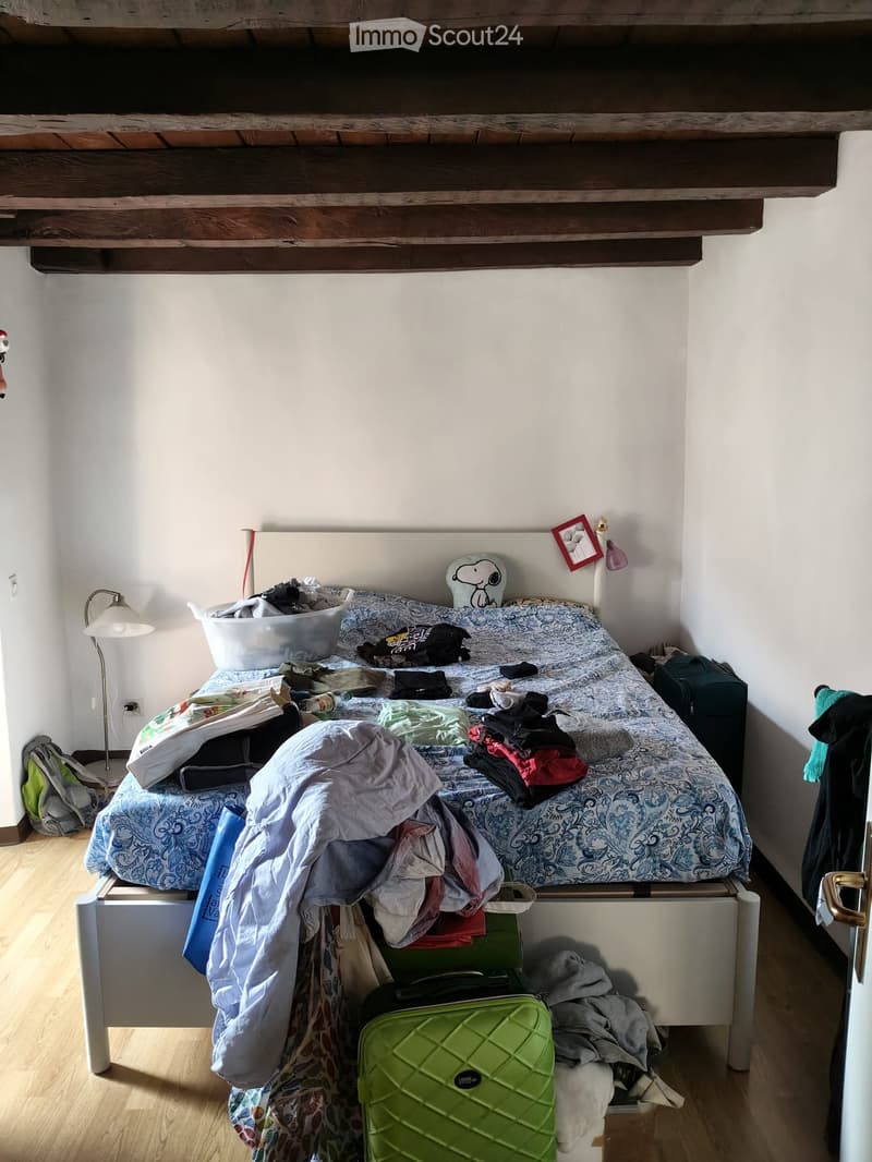 Appartamento con travi in legno (5)