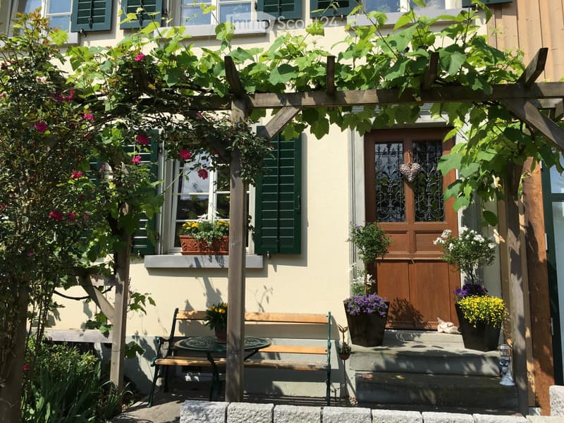 Möbliertes Zimmer mit Bad im historischem Bauernhaus (1)