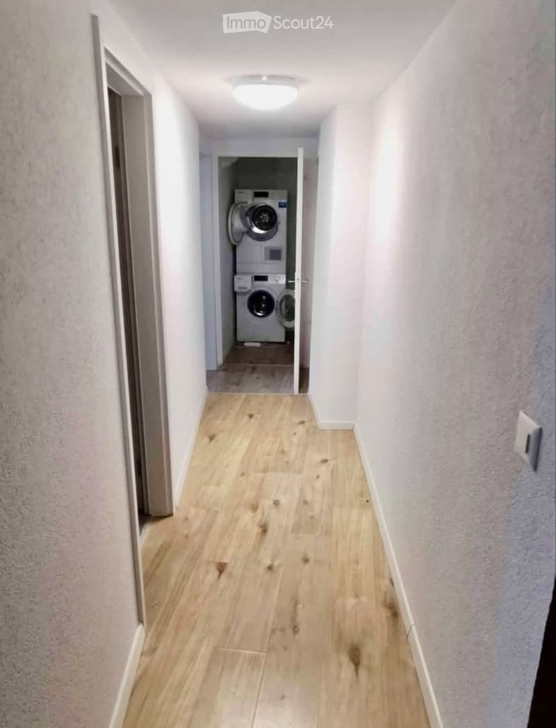 Charmante 2.5-Zi.-EG-Wohnung mit Sichtbalken & neuer Küche (2)