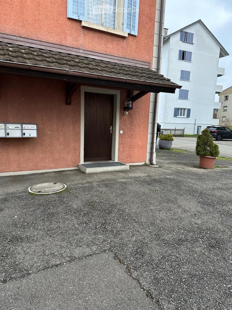 Zu vermieten: 2.5-Zimmer-Wohnung im Parterre in Sulgen (2)