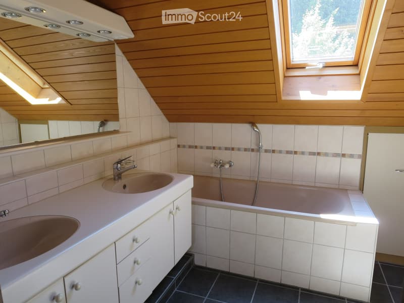 Charmante 6-Zimmer-Maisonette-Wohnung in Oberlangenegg (2)
