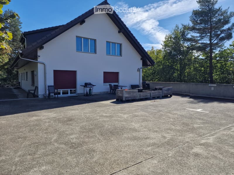Erdgeschosswohnung 5.5 Zimmer idyllisch und naturnah (1)