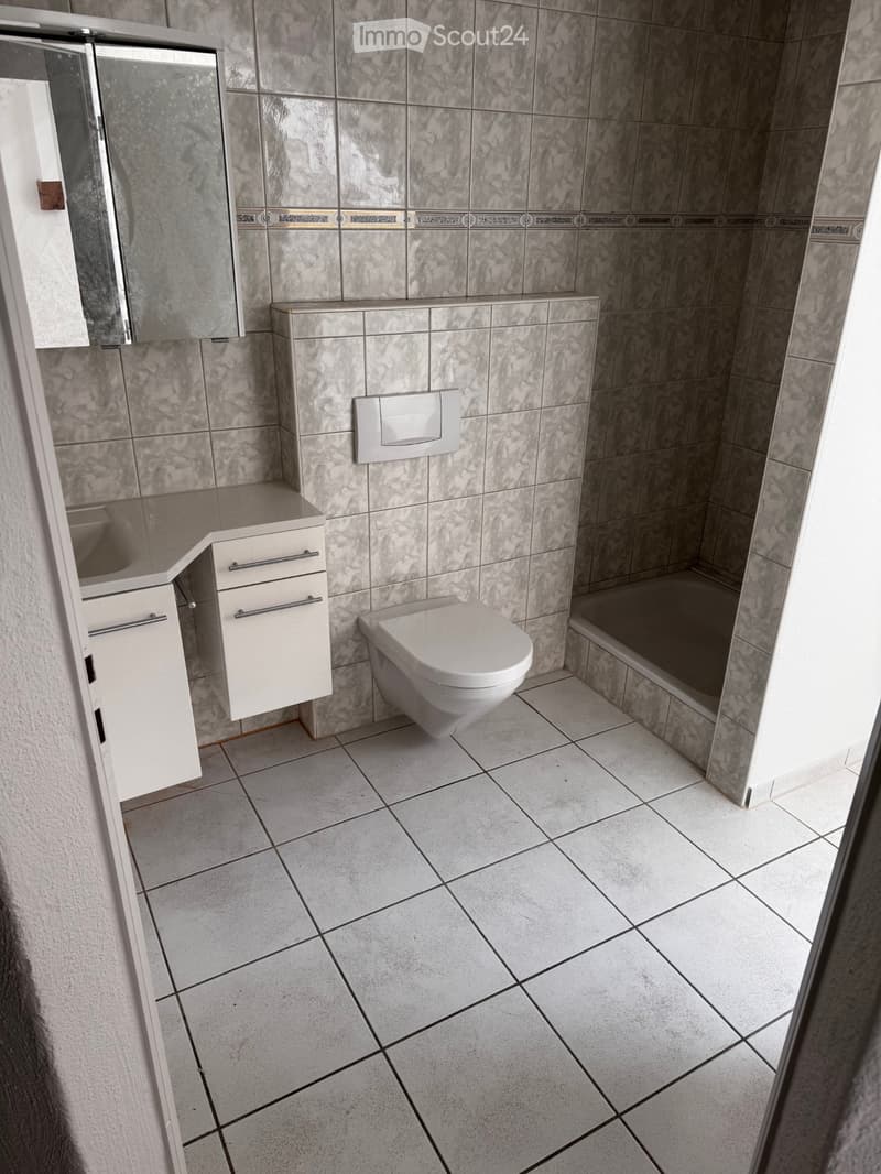 Neue renovierte 4.5-Zimmer-Wohnung, 1.OG, in Rütschelen (4)