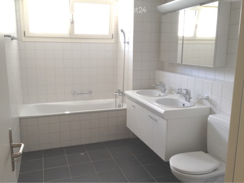 4.5-Zi Wohnung mit eigener Dachterrasse und Balkon (4)