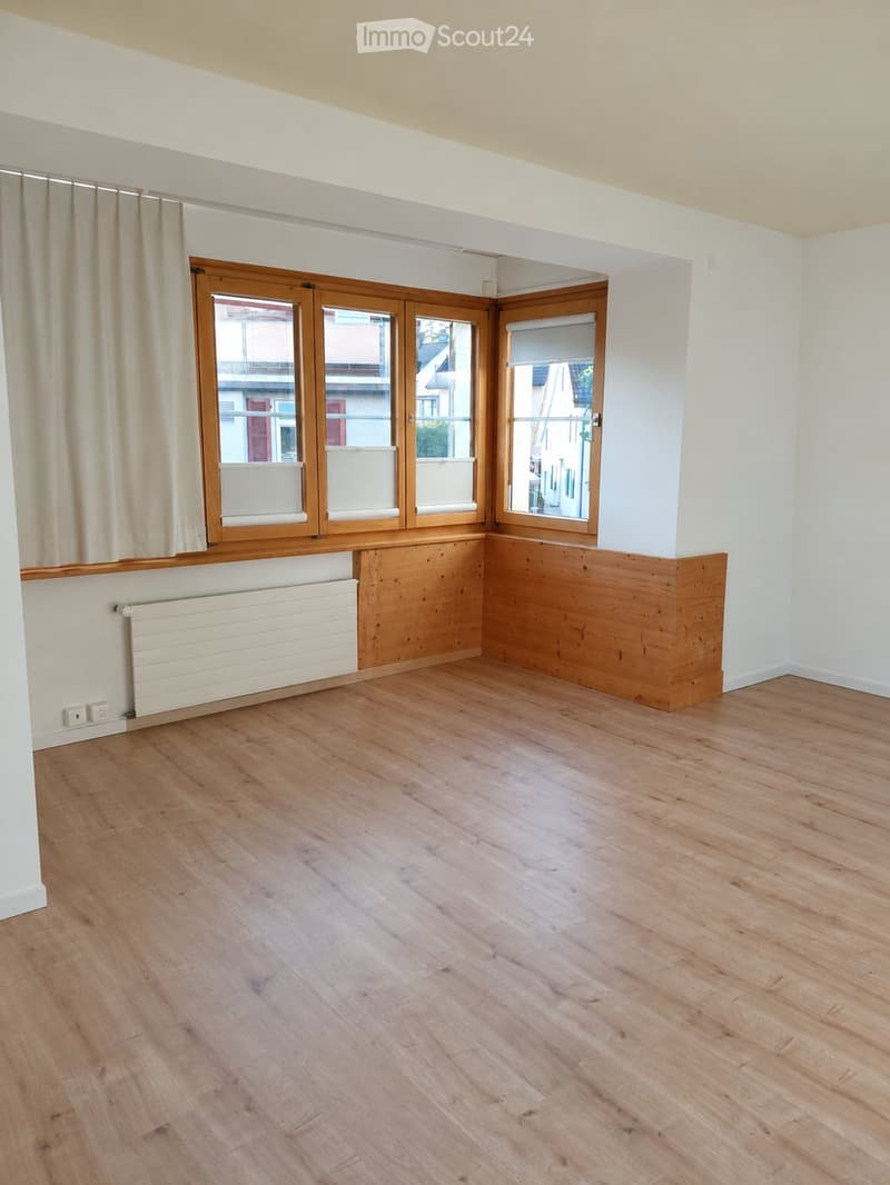 Rüti: 4-Zimmer-Wohnung im mit wunderschöner Aussicht (2)