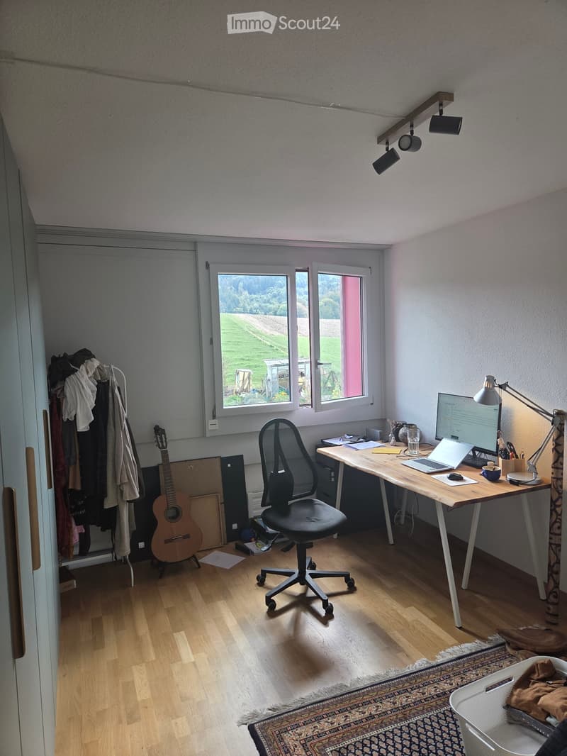 Grosse 3.5 Zimmerwohnung direkt am Feldrand (2)