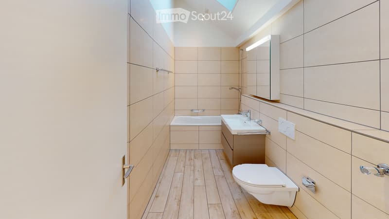 Nachmieter ab 01.12.2026 für helle 4,5 Zimmer Dachwohnung (4)