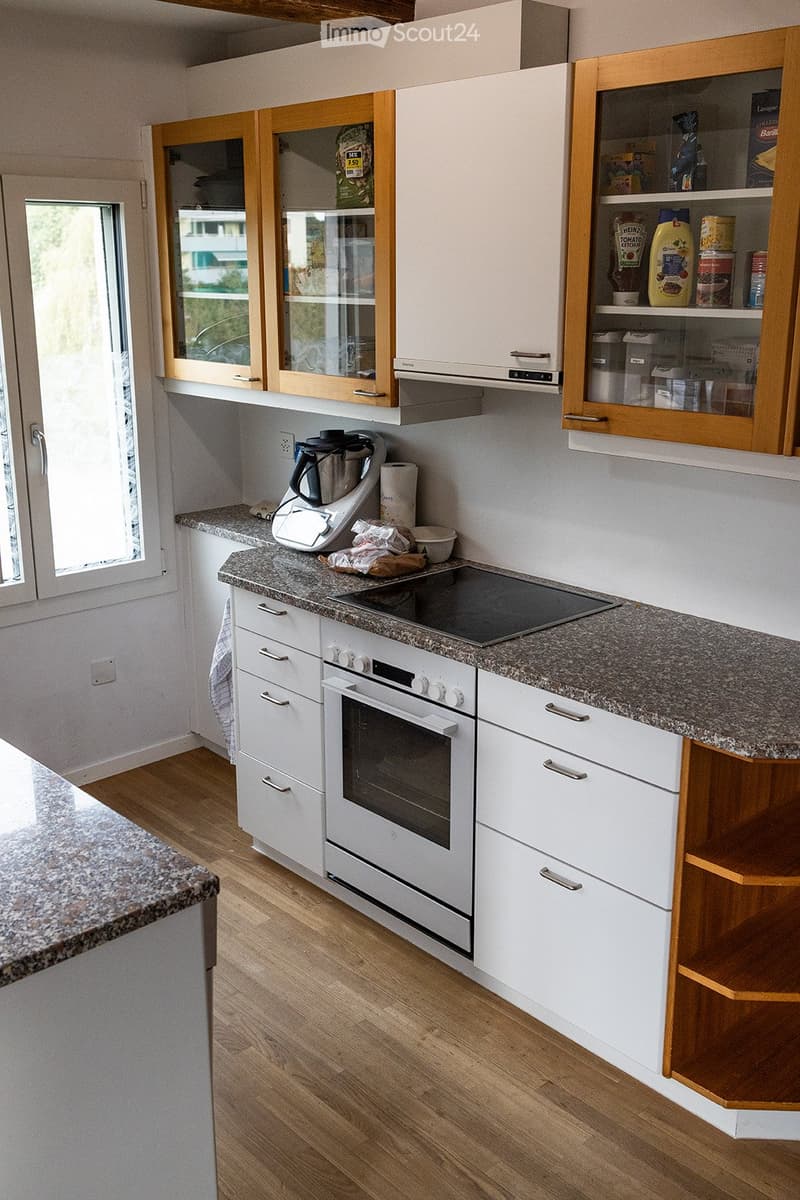 Charmante 3.5 Dachwohnung, Balkon und Bergblick (3)