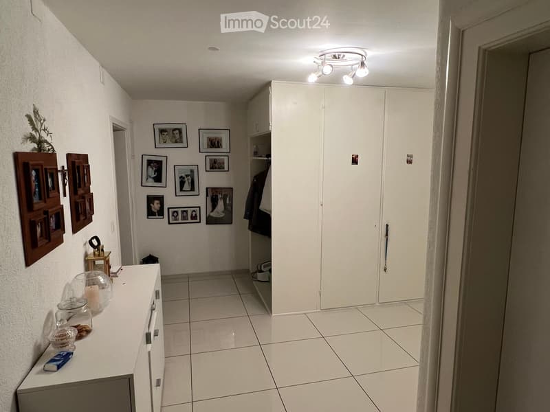 Grosszügige 2.5-Zimmerwohnung an zentraler Lage (4)
