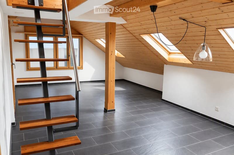 Helle 5-Zimmer-Dachwohnung mit Balkon auf dem Belpberg (1)
