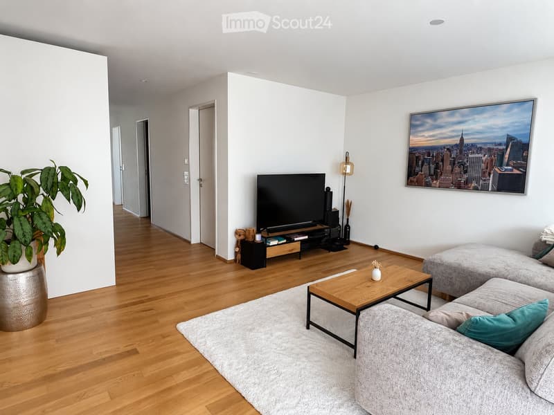 Helle 3.5-Zimmer-Wohnung mit Balkon&Loggia ab Dezember in SG (1)