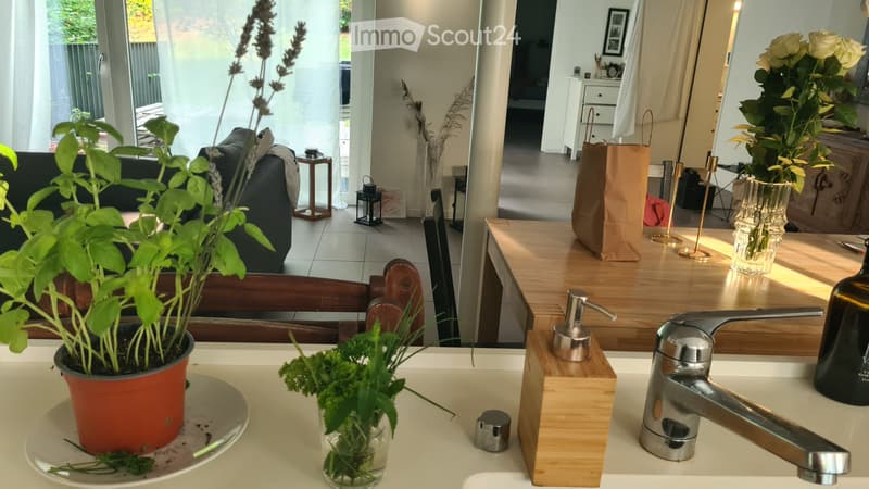 2.5 Zimmer mit Garten an zentraler Lage (3)
