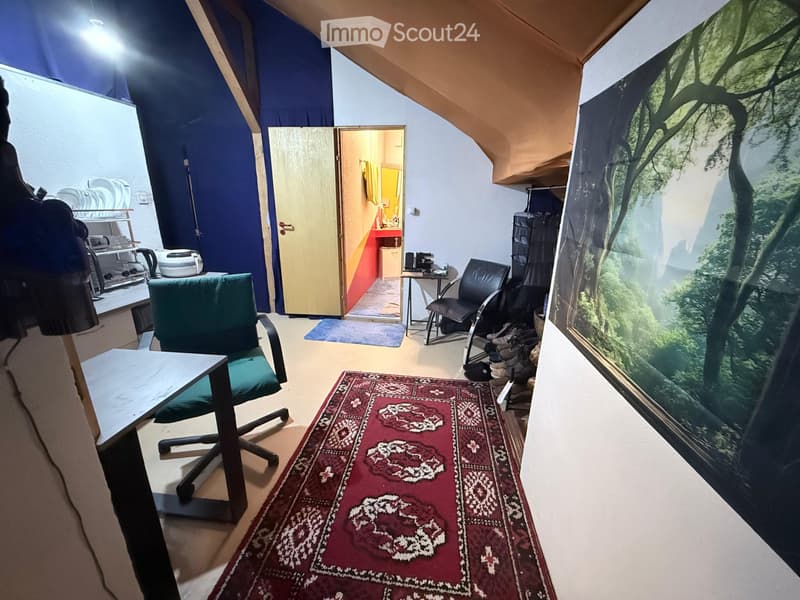 Voll möbliertes 1-Zimmer-Dachgeschoss-Atelier in Bülach. (3)