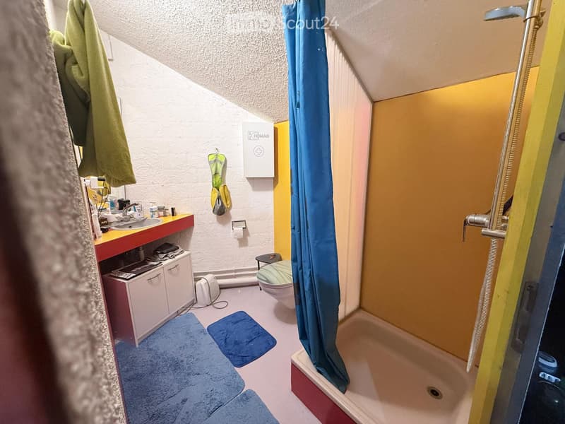 Voll möbliertes 1-Zimmer-Dachgeschoss-Atelier in Bülach. (5)