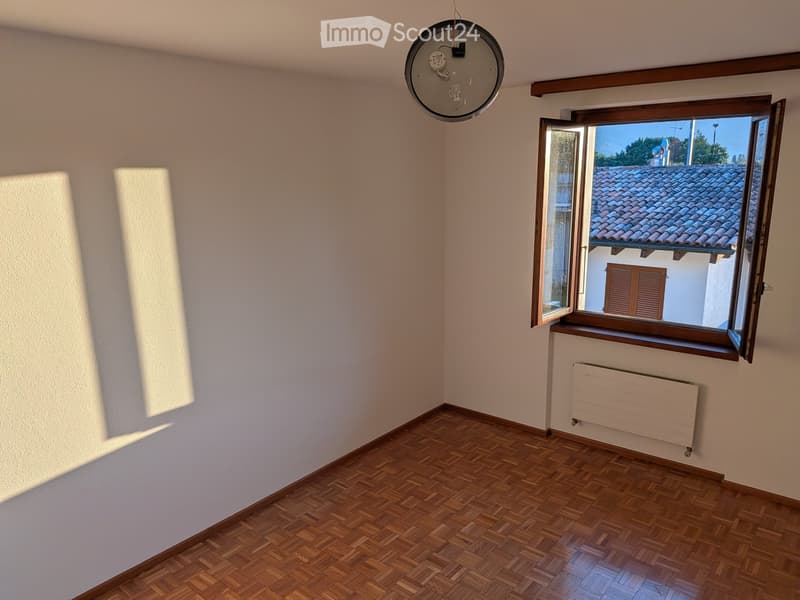 Giubiasco: 3.5 locali con balcone e garage, libero subito (4)