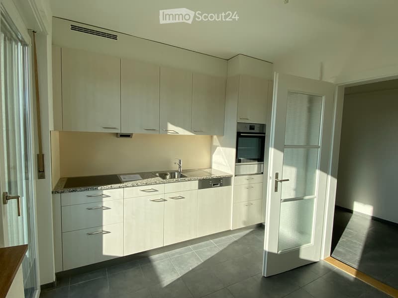 Schöne Hell 3.5 Zimmer Wohnung mit 2 Balkon (2)