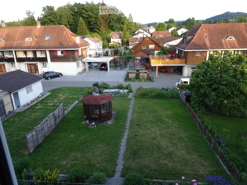 Schöne Dachwohnung in Uzwil mit Aussenparkplatz und Garten (5)