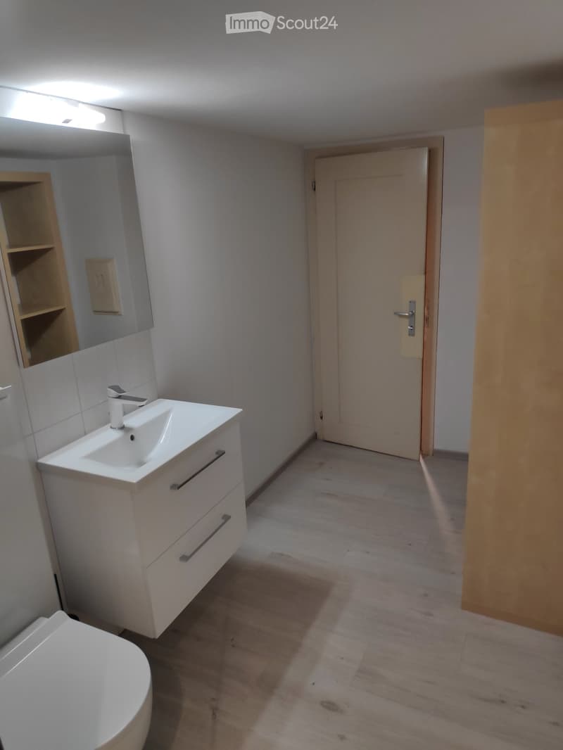 Miete Zimmer mit eig. Bad und Gemeinschaftsküche ab Nov 26 (3)