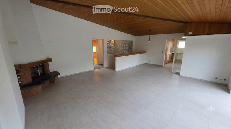 Frisch saniertes 6.5-Zimmer-Doppelhaus an ruhiger Lage (5)