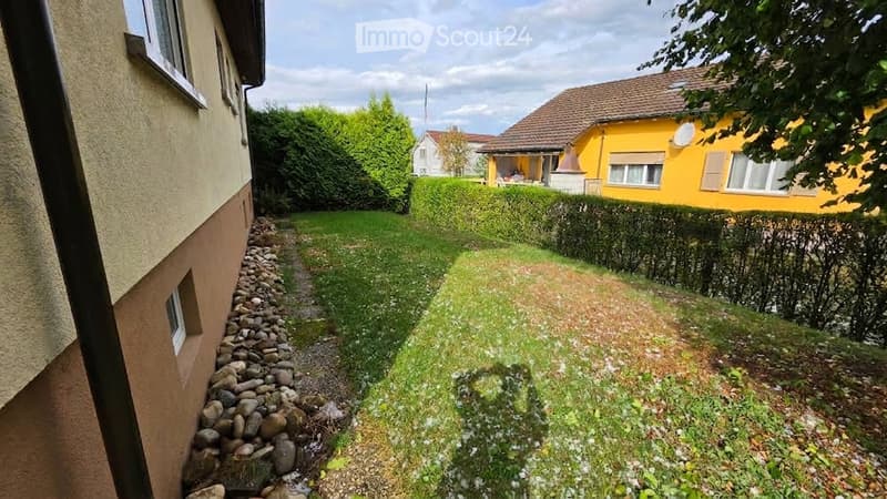Frisch saniertes 6.5-Zimmer-Doppelhaus an ruhiger Lage (2)