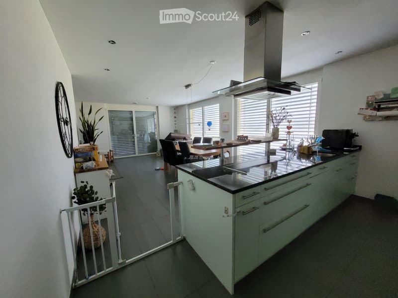 Helle 4½-Zimmerwohnung mit grossem gedecktem Balkon (1)