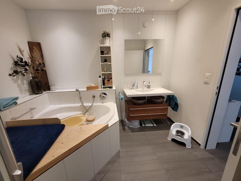 Helle 4½-Zimmerwohnung mit grossem gedecktem Balkon (5)