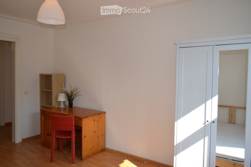 Ab sofort möbliertes WG-Zimmer mit schöner Aussicht (2)