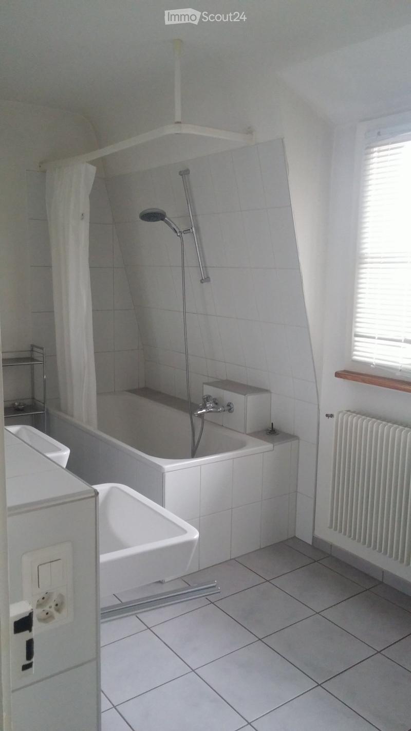 Für Wochenaufenthalter: möbl. Zimmer in freistehendem EFH (2)