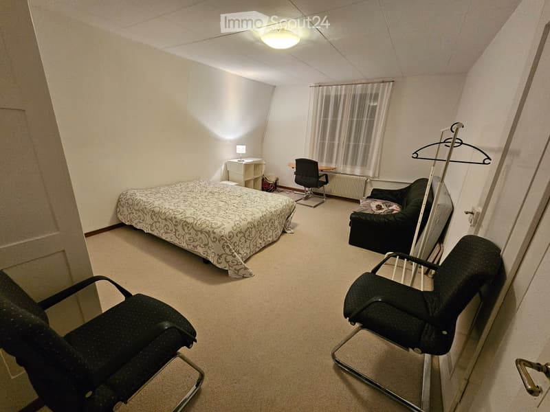 Für Wochenaufenthalter: möbl. Zimmer in freistehendem EFH (1)
