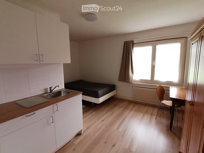 Zimmer möbiliert mit Dusche/WC (2)