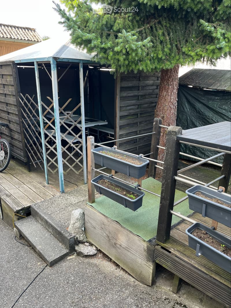 Helles, möbliertes Zimmer in Waltenschwil (4)