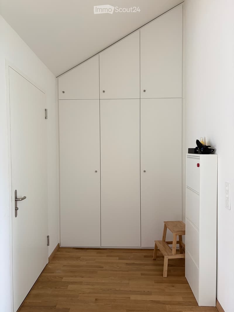 Helle 2.5-Zimmer-Dachwohnung mit grossem Balkon (4)
