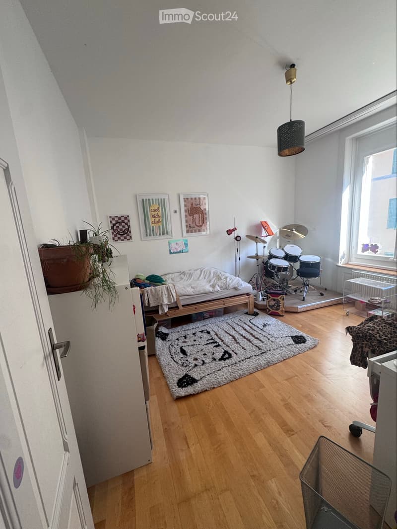 Helle 4.5-Zimmer-Wohnung per 1. Dezember zu vermieten (4)