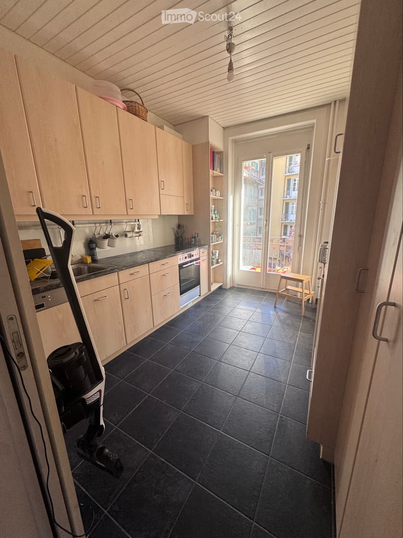 Helle 4.5-Zimmer-Wohnung per 1. Dezember zu vermieten (2)
