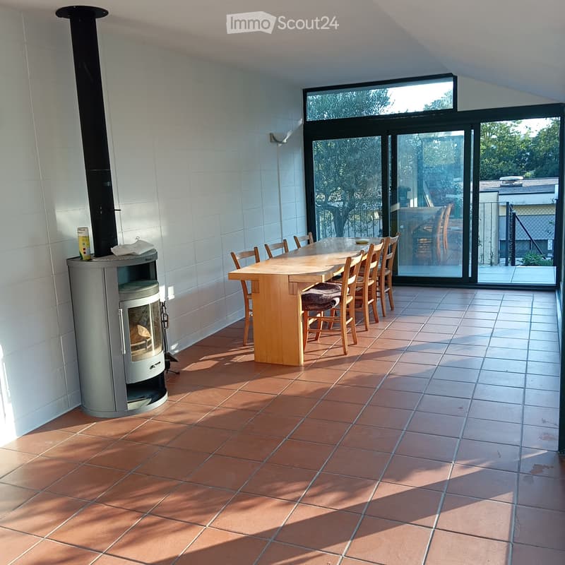 RESIDENZA CON VISTA LAGO, GIARDINO PRIVATO E TRE POSTEGGI (3)
