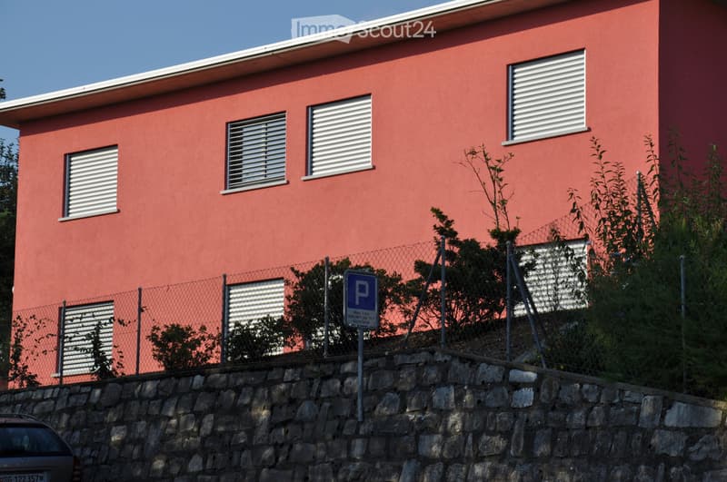 Casa indipendente con giardino a Comano (1)