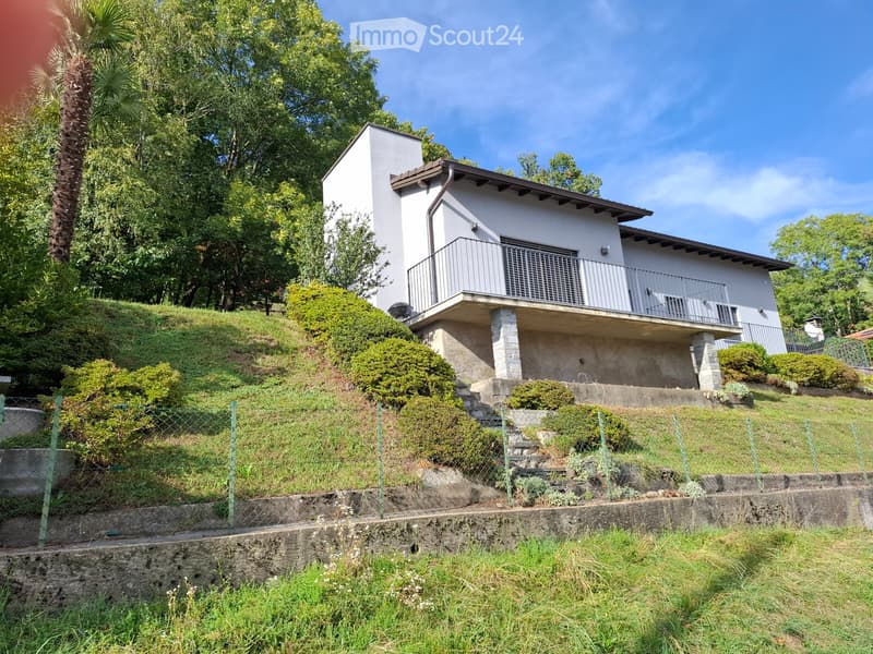 Casa unifamiliare Minergie con giardino e grottino a Insone (1)