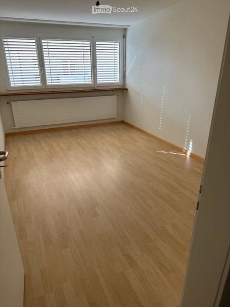 3 Zimmerwohnung, Zuchwil, 3. Stock, Wohn- und Geschäftshaus (2)