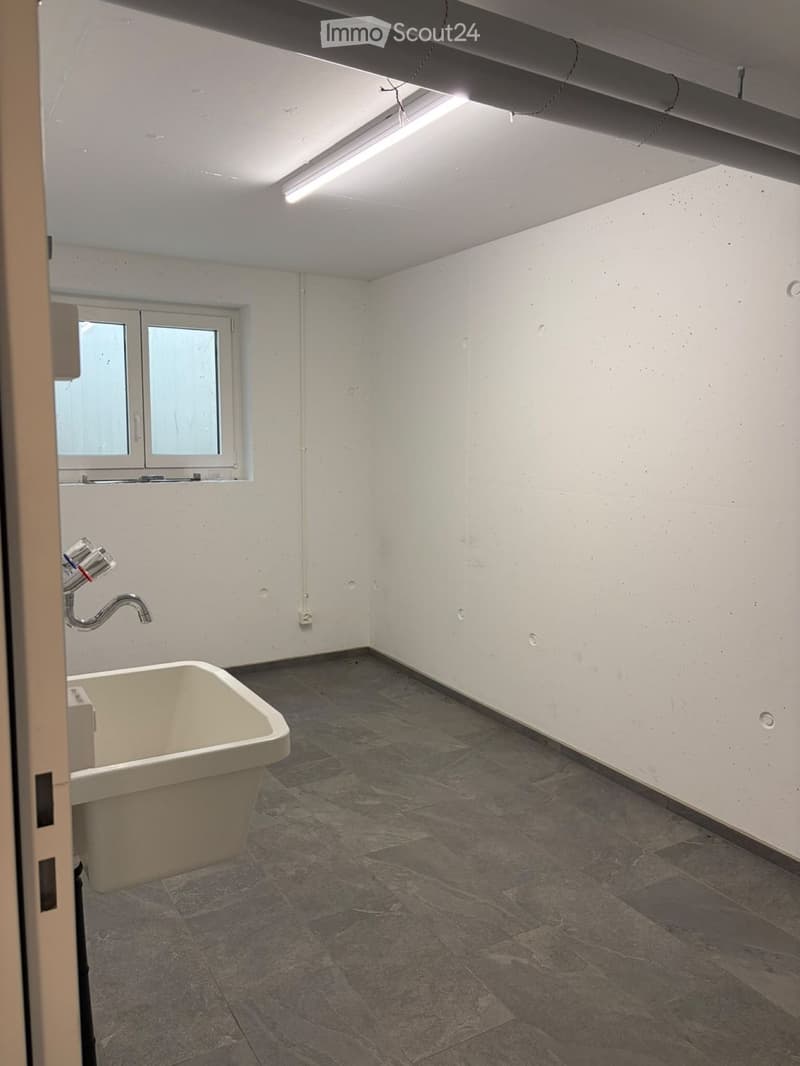 Moderne 2.5-Zi-Whg mit Balkon, Hobbyraum und PP (5)