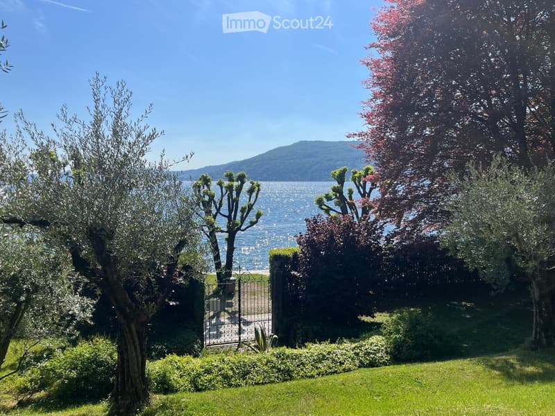 Appartamento fronte lago con terrazzo ad Arolo di Leggiuno (5)