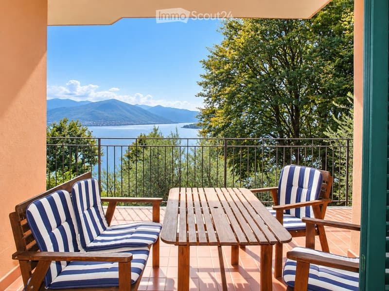 Appartamento fronte lago con terrazzo ad Arolo di Leggiuno (3)