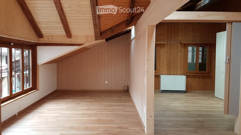 Schöne 2.5-Zimmer-Dachwohnung im Dorfzentrum (2)