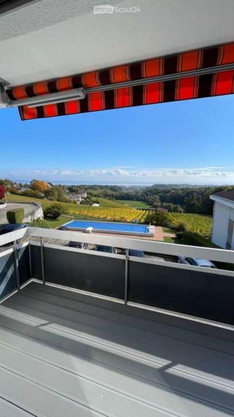 Spacieux 5.5 pc avec cheminée, piscine et vue sur lac (5)